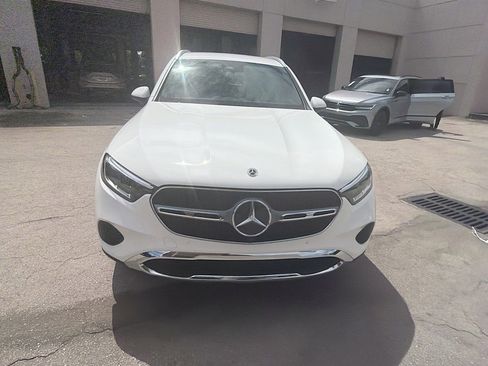 Used 2024 Mercedes-Benz GLC 300 4MATIC image 2