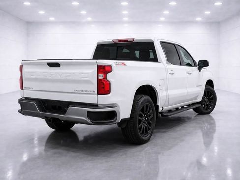 Used 2018 Chevrolet Silverado 1500 Custom w/ Custom Value Package image 5