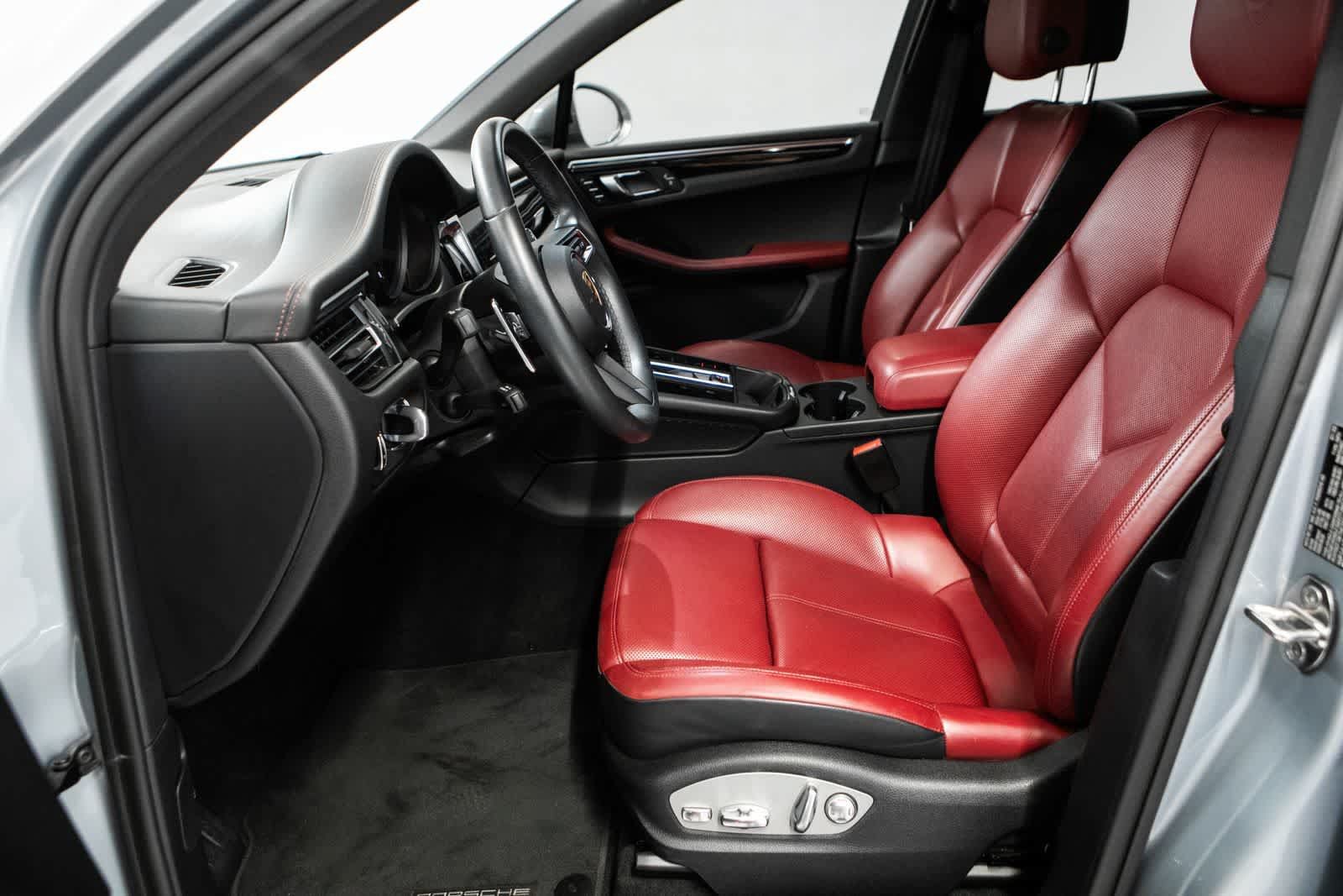 Used 2023 Porsche Macan AWD/4WD image 18