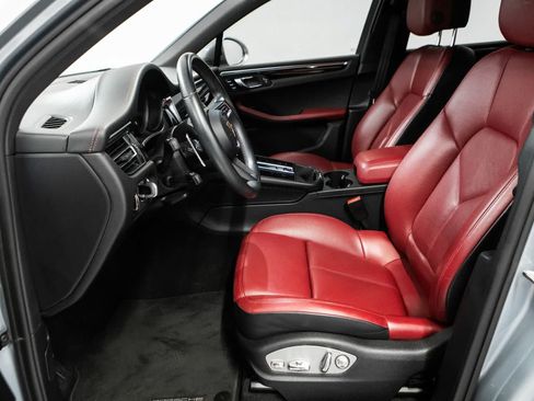 Certified 2023 Porsche Macan AWD/4WD image 18