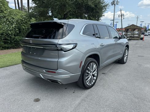 Used 2025 Buick Enclave Avenir w/ Super Cruise Package FWD image 3