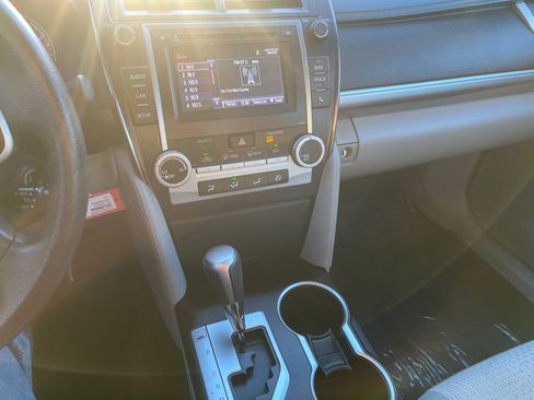 Used 2014 Toyota Camry SE image 8