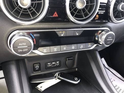 Used 2025 Nissan Sentra SR image 18