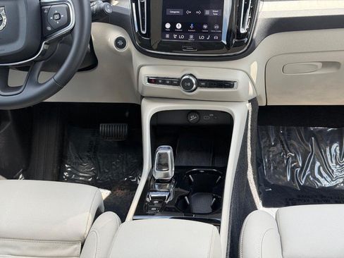 Certified 2026 Volvo XC40 B5 Plus AWD/4WD image 15