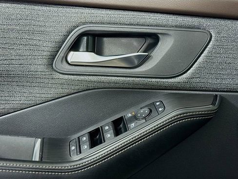 Used 2023 Nissan Rogue SV image 13