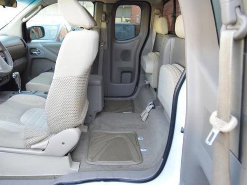 Used 2010 Nissan Frontier SE image 37