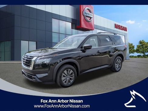 Certified 2024 Nissan Pathfinder SV w/ SV Premium Package AWD/4WD image 1