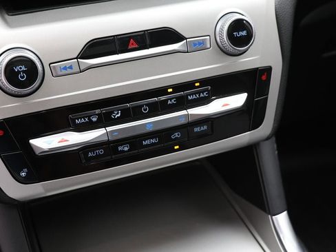 Used 2022 Ford Explorer XLT w/ Equipment Group 202A image 24