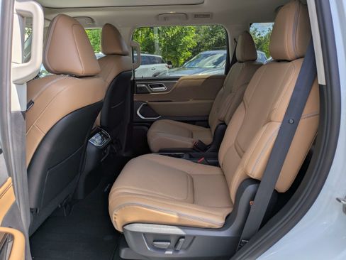 Used 2027 INFINITI QX80 Luxe w/ Cargo Package RWD image 16