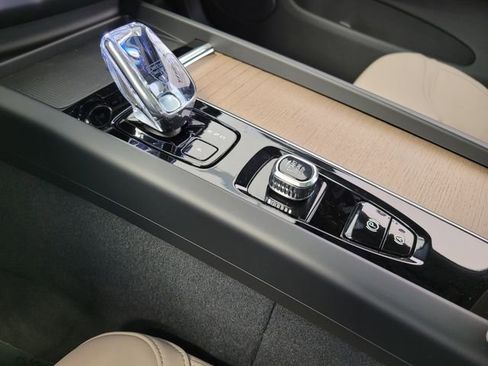 New 2026 Volvo XC60 B5 Plus w/ Protection Package Premier image 18