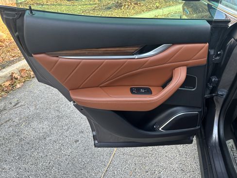 Used 2019 Maserati Levante GranLusso image 14