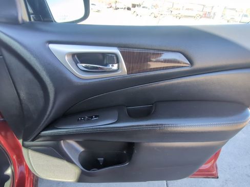 Used 2014 Nissan Pathfinder SL w/ SL Premium Package image 34