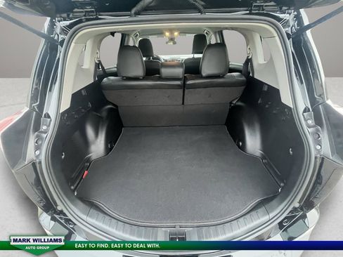 Used 2018 Toyota RAV4 LE image 15