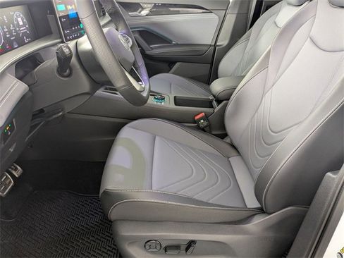 Used 2026 Volkswagen Tiguan SE R-Line image 14