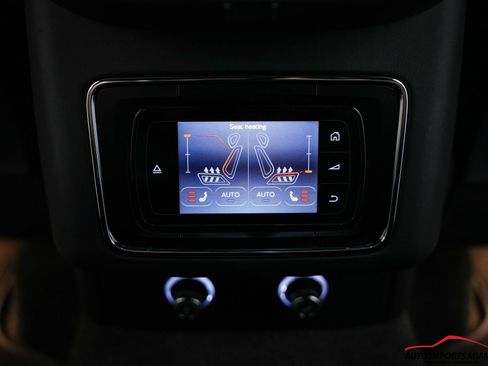 Used 2018 Bentley Bentayga image 67