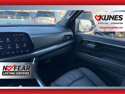 Used 2025 Chevrolet Suburban RST image 23