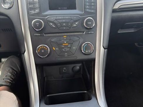 Used 2017 Ford Fusion SE w/ Equipment Group 201A image 13