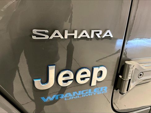 Used 2021 Jeep Wrangler Unlimited Sahara w/ Cold Weather Group AWD/4WD image 25