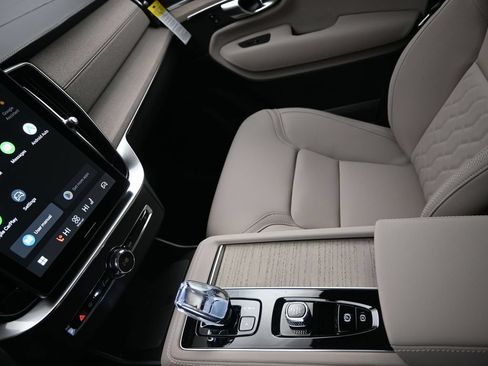 New 2026 Volvo XC90 B6 Plus w/ Protection Package AWD/4WD image 16