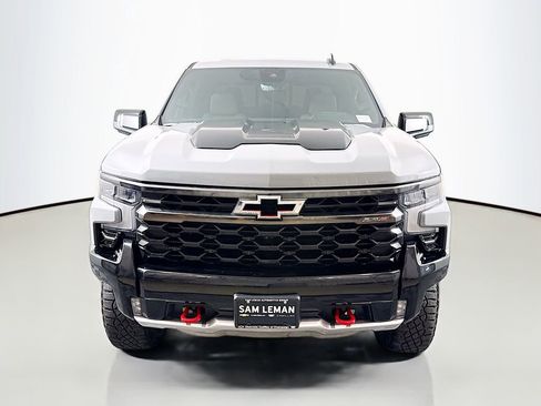 Used 2024 Chevrolet Silverado 1500 ZR2 w/ Technology Package image 2