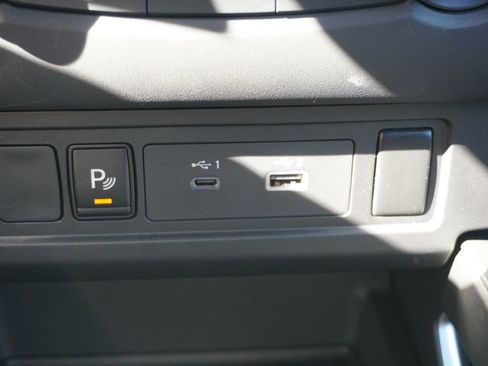 Used 2025 Nissan Frontier SV image 28