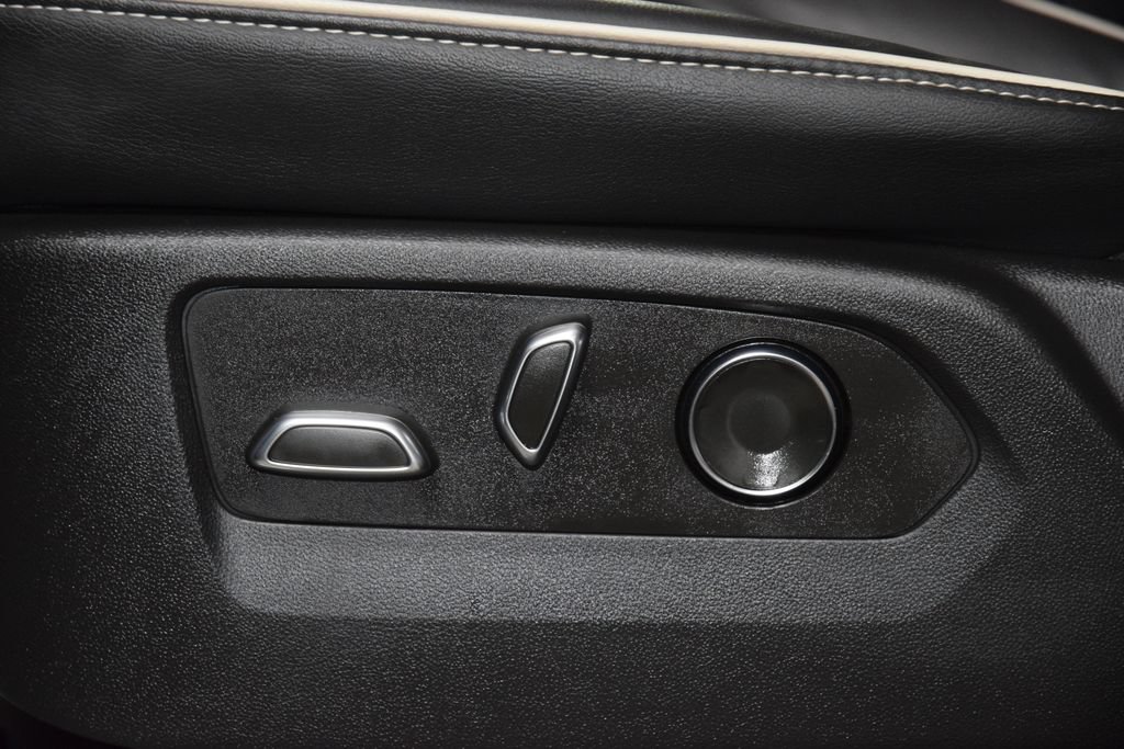 Used 2024 Cadillac Escalade ESV Premium Luxury w/ LPO, Floor Liner Package AWD/4WD image 43