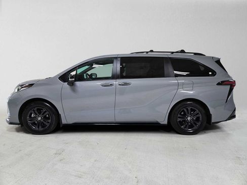 Used 2025 Toyota Sienna XSE w/ XSE Premium Package AWD/4WD image 6
