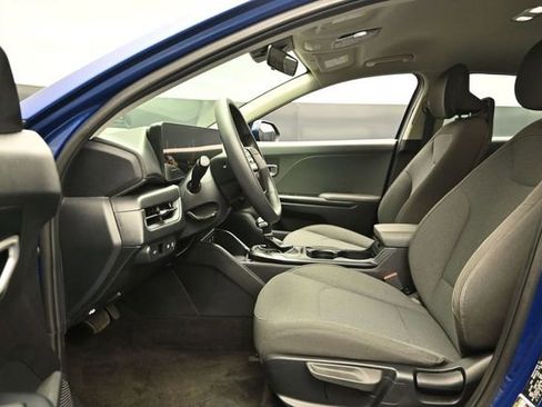 Used 2025 Kia K4 FWD image 5