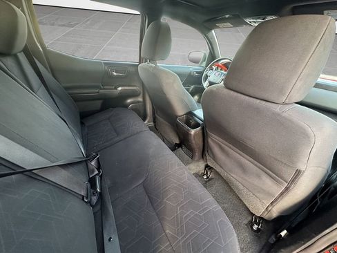 Used 2016 Toyota Tacoma TRD Sport image 23