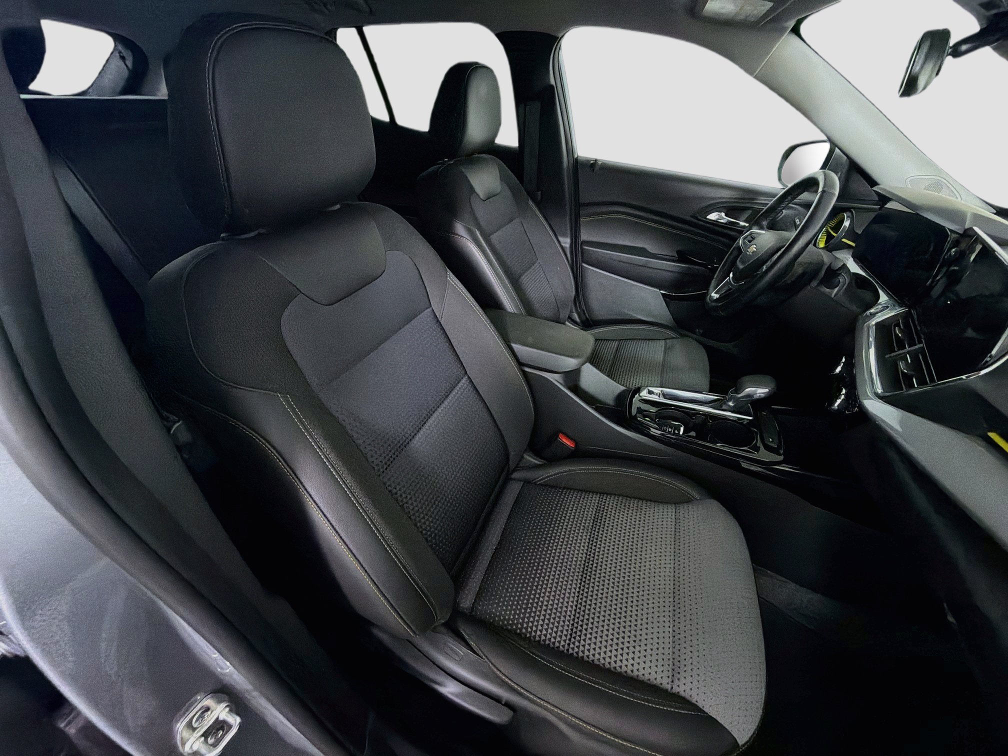 Used 2025 Chevrolet Trax LT w/ LT Convenience Package FWD image 30