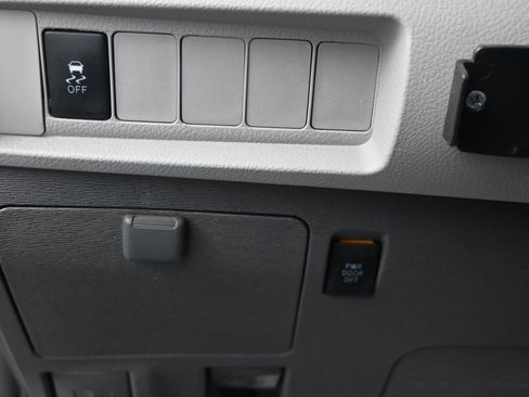 Used 2019 Toyota Sienna LE image 31