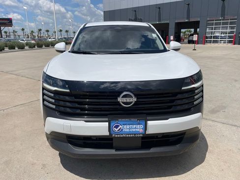 Certified 2025 Nissan Kicks SV FWD image 2