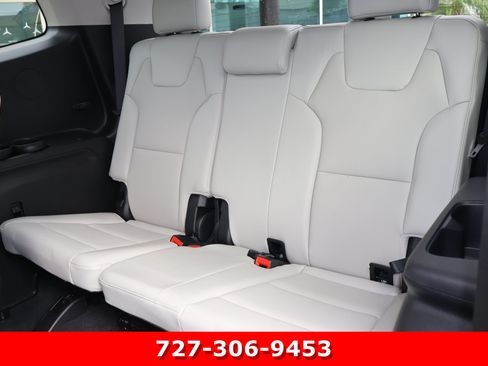 Used 2025 Kia Telluride S FWD image 16