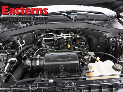 Used 2023 Ford Explorer XLT w/ Equipment Group 202A AWD/4WD image 7