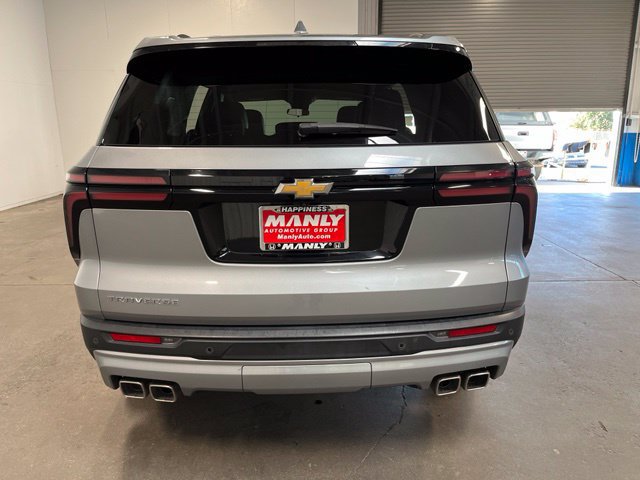 Used 2025 Chevrolet Traverse LT FWD image 4