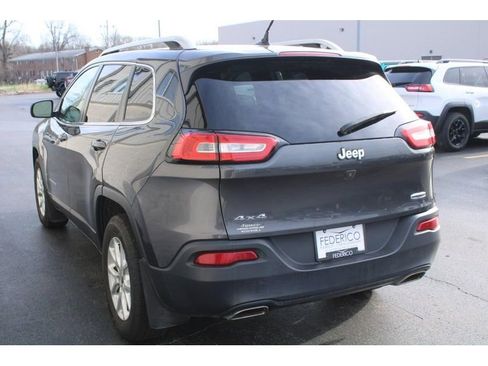 Used 2016 Jeep Cherokee Latitude w/ Cold Weather Group image 6