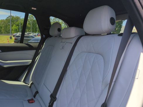 Certified 2024 BMW X5 xDrive40i w/ Premium Package AWD/4WD image 32