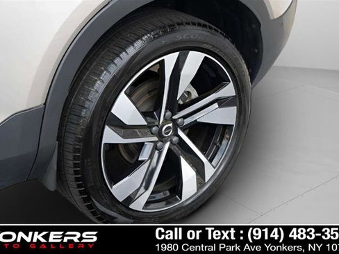 Used 2023 Volvo XC40 B5 Ultimate w/ Protection Package Premier image 51