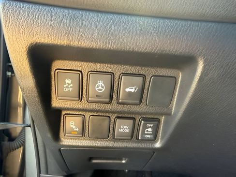 Used 2018 Nissan Pathfinder SL w/ SL Premium Package AWD/4WD image 18