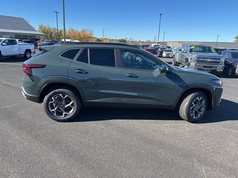 New 2026 Chevrolet Trax LT w/ Sunroof Package image 9