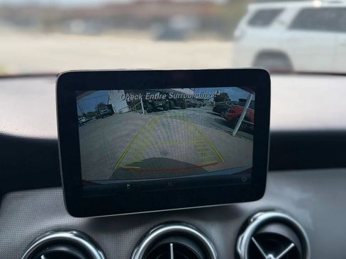 Used 2018 Mercedes-Benz GLA 250 w/ Premium Package image 16