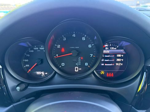 Used 2021 Porsche Macan AWD/4WD image 23