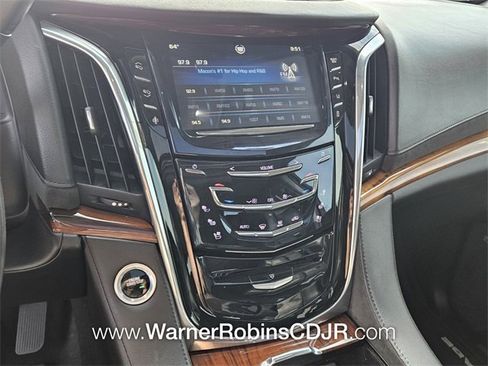 Used 2015 Cadillac Escalade Luxury image 20