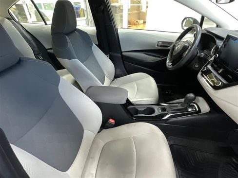 Used 2022 Toyota Corolla LE image 17
