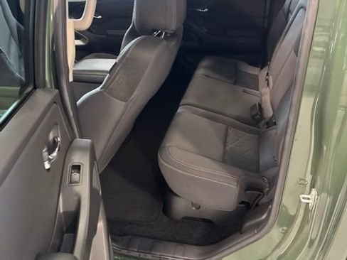 Used 2025 Nissan Frontier SV w/ SV Convenience Package RWD image 11