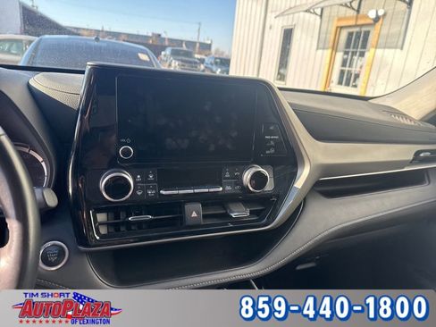 Used 2024 Toyota Highlander XLE image 10