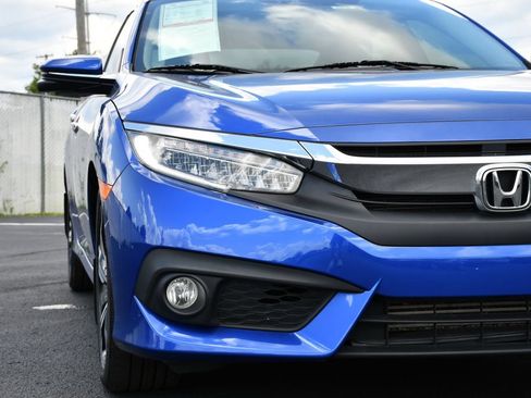 Used 2018 Honda Civic Touring image 37