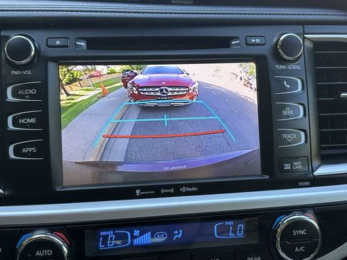 Used 2019 Toyota Highlander XLE image 30