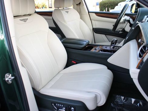 Used 2019 Bentley Bentayga AWD/4WD image 22