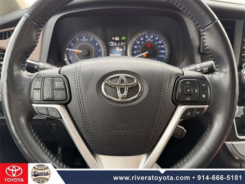 Used 2018 Toyota Sienna Limited Premium image 12